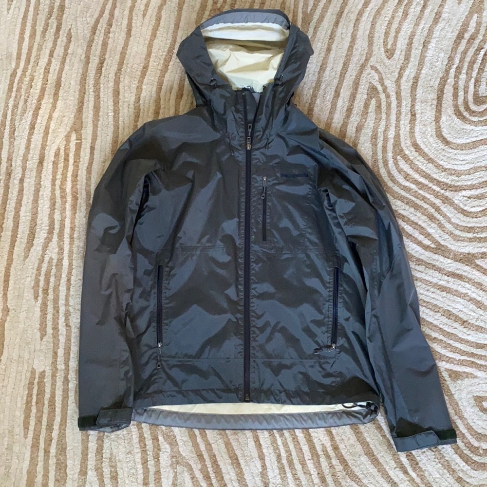 Patagonia rain jack, grey and blue, size m. Some light fraying on inside hood